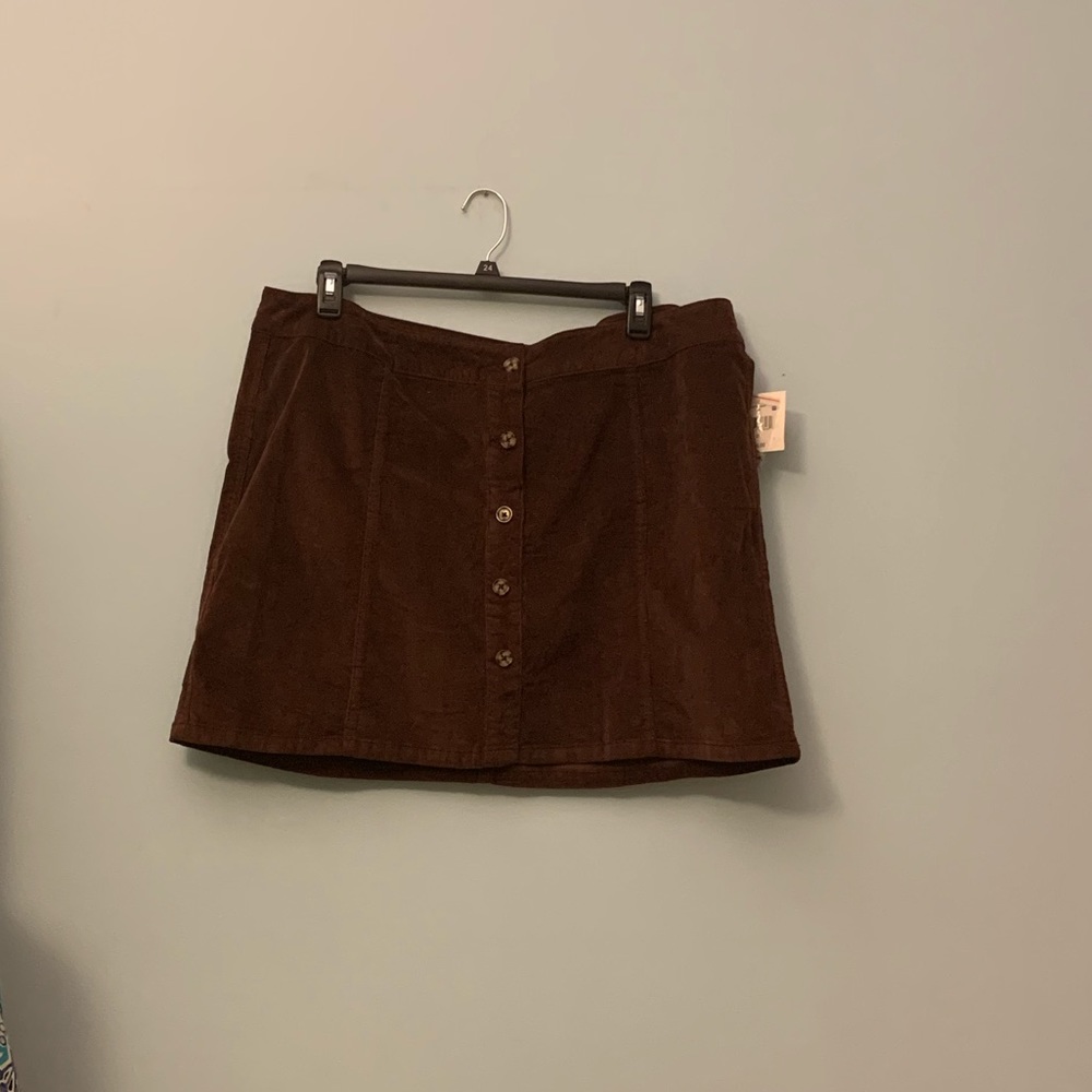 Button skirt
